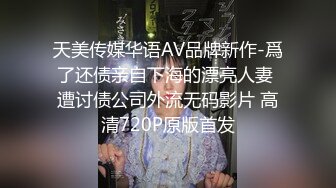  颜值不错的女同姐妹花，让大姐吃奶子舔逼，亲着小嘴摸骚逼，穿上假鸡巴内裤爆草抽插