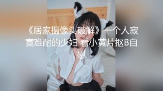 商场厕所偷拍一个极品小美女