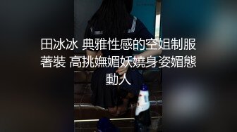 激情一夜，户外真实！【跟闺蜜在KTV玩耍】安徽女神肤白貌美，偷偷在KTV卫生间发骚自慰 (1)