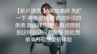 【偷情男女】被小哥骗上床的骚妇，全程露脸让小哥边亲边草，无套抽插舌吻压在身下干的神魂颠倒，表情很是享受