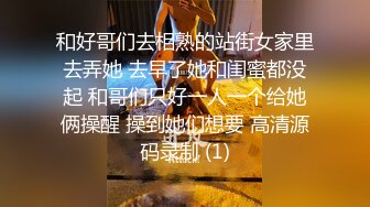 门缝下偷窥隔壁合租小嫂子想香香