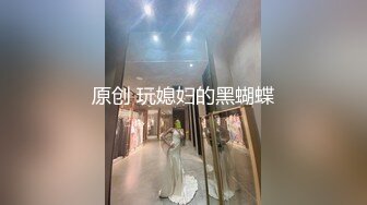 白羽绒服披肩发美女穴毛经过仔细修剪小穴更显光滑粉嫩