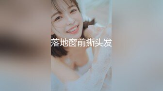 【新片速遞】  橙色T恤美女蹲姿撩人 充分展示干净肥美的鲍鱼