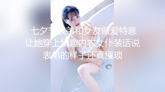 商城跟随偷窥两闺蜜 白裙白长靴美女 黑骚丁看着很性感