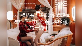 戴眼镜的辣妹子：小贱货好喜欢，主人鸡巴好大