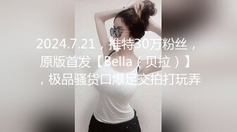  长相清纯的小美女跟大哥激情啪啪，深喉交大鸡巴插的好深，让小哥拽着胳膊后入爆草