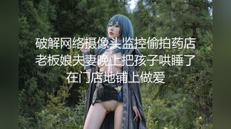 TW-大型展会抄底扫码送礼品的小姐姐