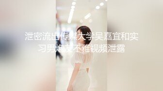 优雅性感母狗人妻『卡卡』在公园吃着jb抽插着自己的骚b差点被路人发现，忍不住的一下就高潮了