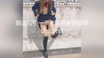 中文字幕 极品尤物白领美女穿着黑丝制服坐电车下班