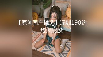 kcf9.com-寒假趴墙头偷窥邻居大学生美女洗澡 洗澡时把手机放到水管上一边洗澡一边追剧,没注意旁边有人