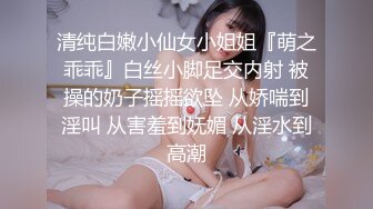 约了两个性感白衣妹子玩双飞，一只棒棒让两个妹子玩得不亦乐乎