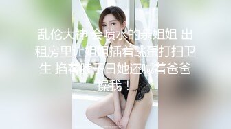    老婆越来越玩得开了，今天老公不在家，户外随手撩了两个男人到家里就舔起来，骚样整得好上瘾！