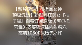 十二月新流出大神潜入水上乐园更衣室偷拍美女更衣 几个女的贪图方便站在长凳上穿衣服