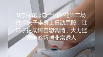   90后小少妇，黑丝情趣诱惑小乳夹激情3P，让两个大哥玩弄，迷人坚挺的奶子看着好刺激好骚