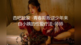 蜜汁女友露脸跟男友镜头前的放荡，完美身材让小哥吃奶玩逼水好多