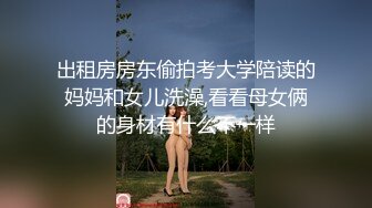 两对中年夫妻酒店激情4P大战，翘起大屁股互相拍照