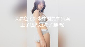  性感红唇骚女两男一女淫乱啪啪，非常迫不及待快过来呀，双屌左右一起交还说真好吃