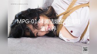 STP33312 甜美風騷誘人的小老板娘一個人陪狼友嗨，全程露臉大秀直播，自己揉奶摳逼玩的好刺激，瘋狂抽插高潮噴水真騷